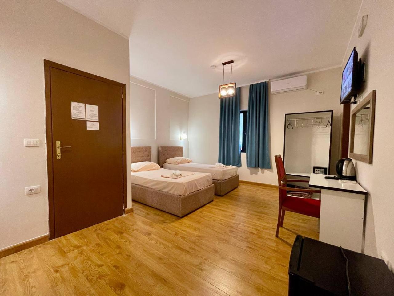 Hotel Globo Durrës Kültér fotó